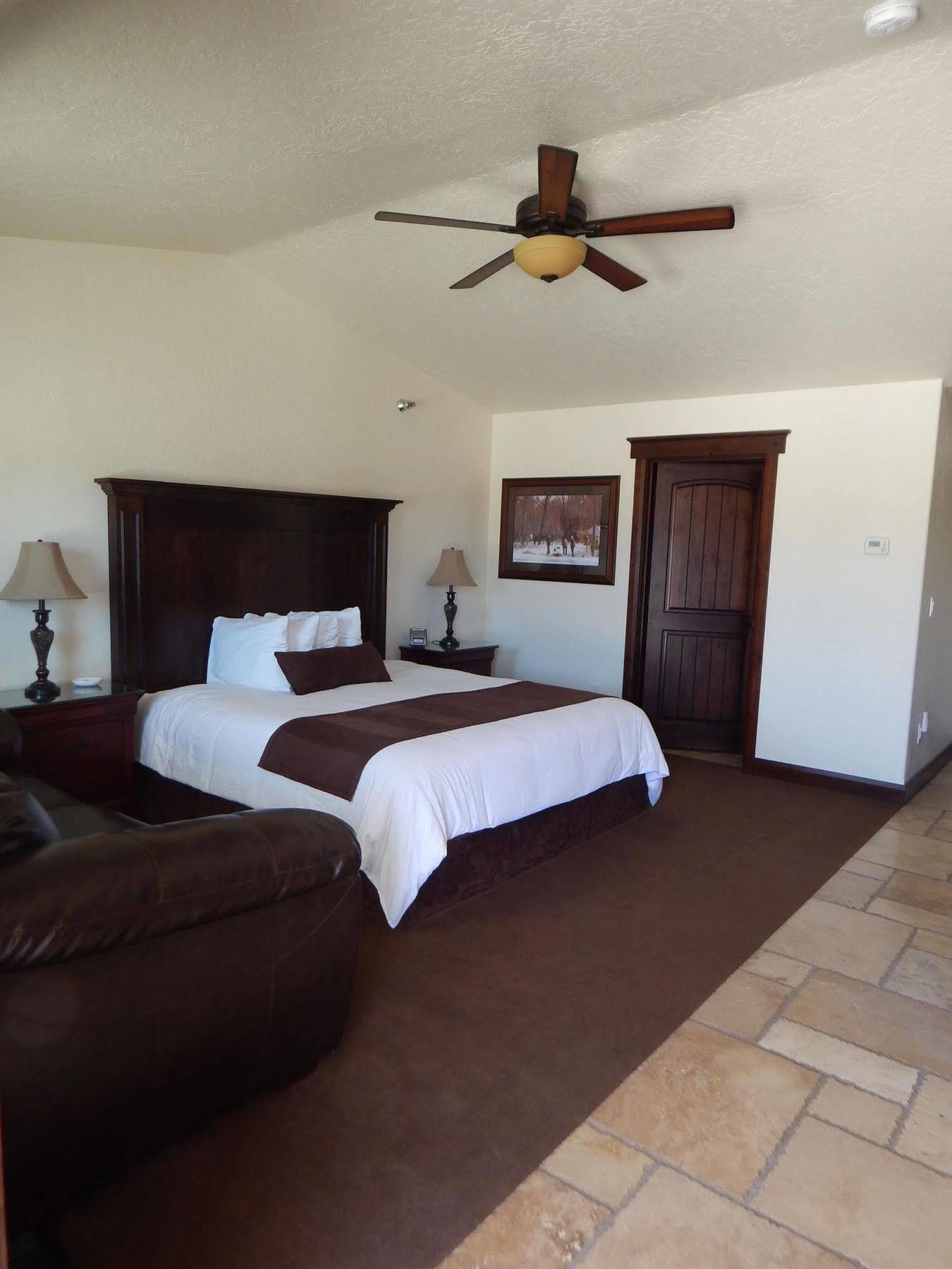 Winterton Suites Уиллистон Экстерьер фото